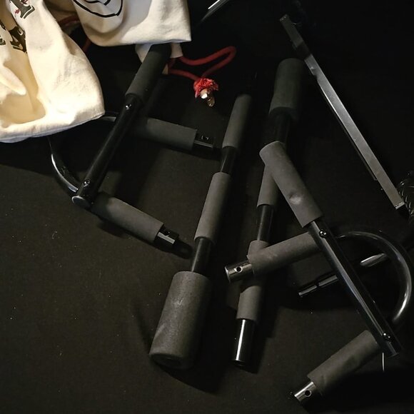 ProsourceFit Heavyy Duty Doorwa Mount Pull UP/Chin-up Bar - Picture 2 of 3